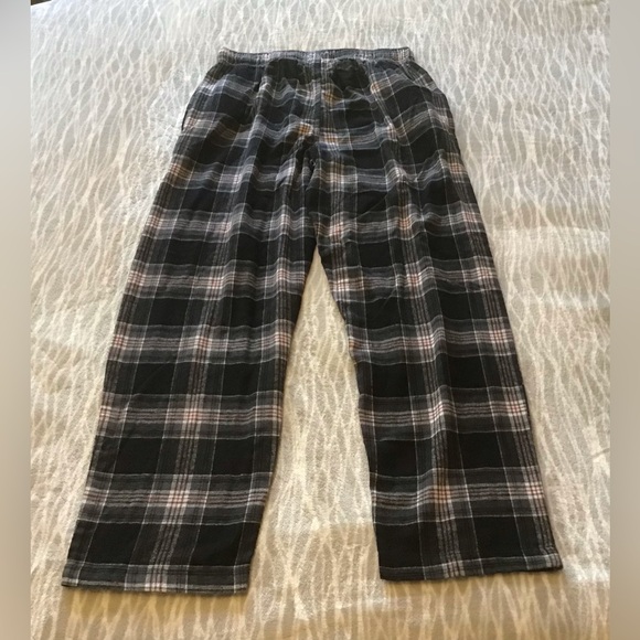 ✨✨ Black/Red/White Flannel PJ Pants ✨✨ - Picture 4 of 4